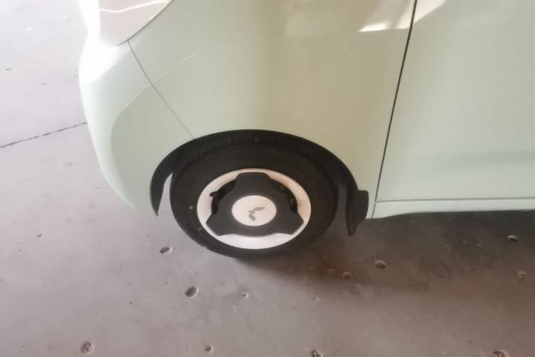 Used Wuling Hongguang MINIEV 2024 3rd Generation 170 km Left Front Wheel Hub