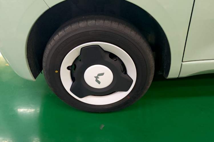 Used Wuling Hongguang MINIEV 2024 3rd Generation 215km Youth Edition Left Front Wheel Hub