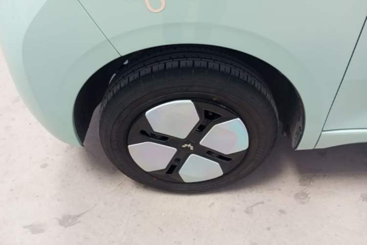 Used Wuling Hongguang MINIEV 2024 3rd Generation 215km Youth Edition Left Front Wheel Hub