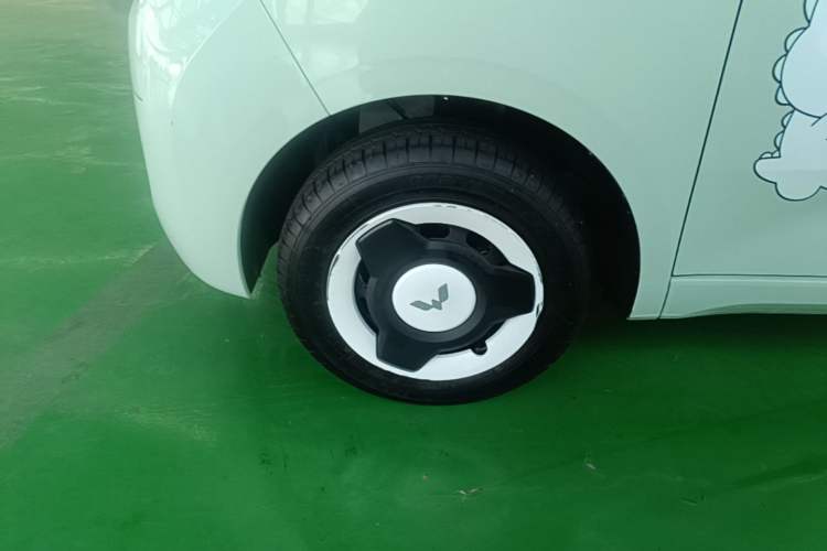Used Wuling Hongguang MINIEV 2024 3rd Generation 215km Youth Edition Left Front Wheel Hub