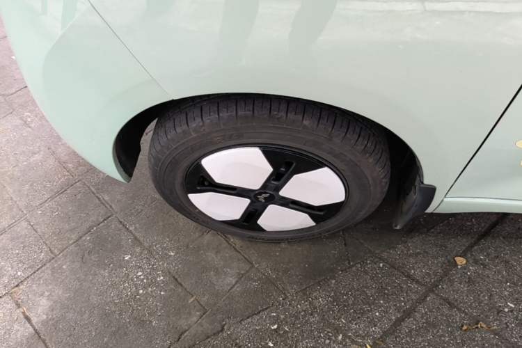 Used Wuling Hongguang MINIEV 2024 3rd Generation 215km Advanced Version Left Front Wheel Hub