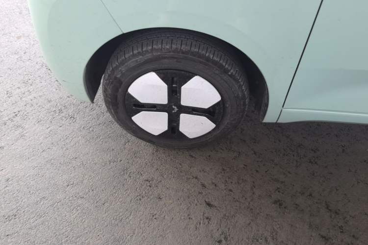 Used Wuling Hongguang MINIEV 2024 3rd Generation 215km Advanced Version Left Front Wheel Hub