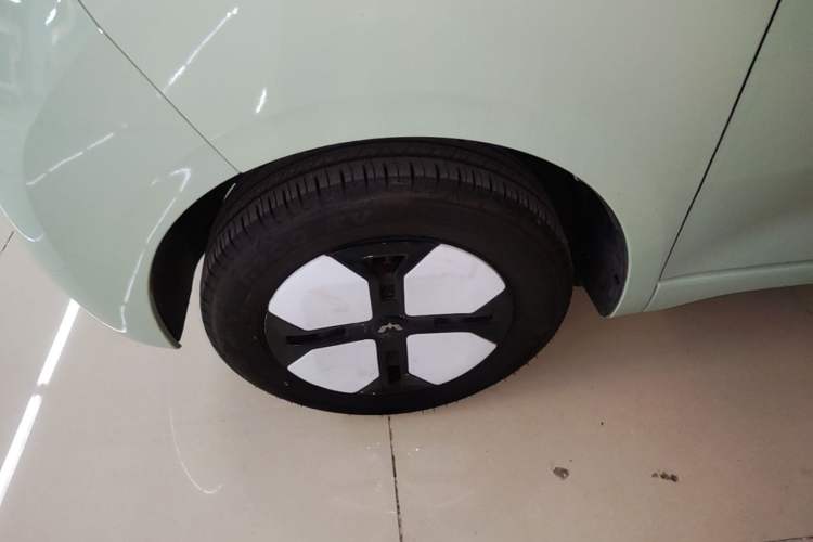 Used Wuling Hongguang MINIEV 2024 3rd Generation 215km Advanced Version Left Front Wheel Hub