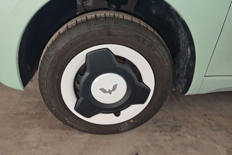 Used Wuling Hongguang MINIEV 2024 3rd Generation 215km Youth Edition Left Front Wheel Hub