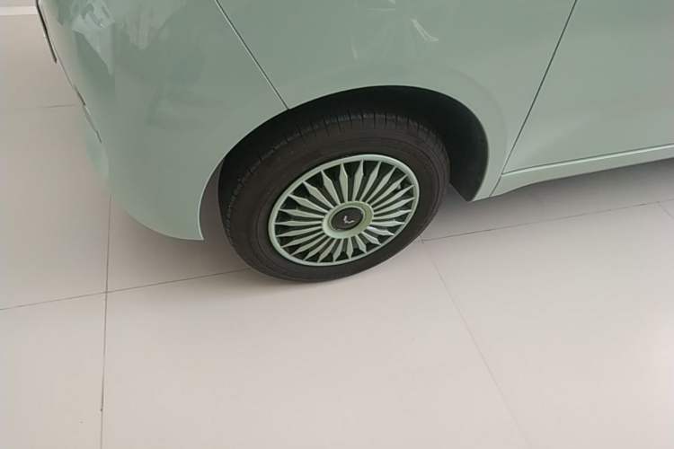 Used Wuling Hongguang MINIEV 2024 3rd Generation 215km Youth Edition Left Front Wheel Hub