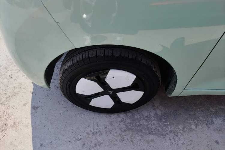 Used Wuling Hongguang MINIEV 2024 3rd Generation 215km Advanced Version Left Front Wheel Hub