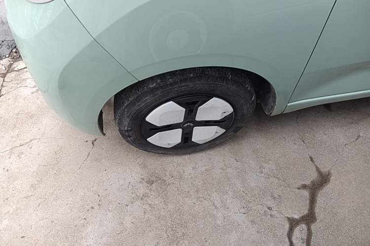 Used Wuling Hongguang MINIEV 2024 3rd Generation 215km Advanced Version Left Front Wheel Hub