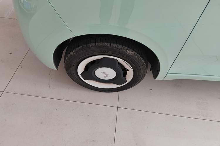 Used Wuling Hongguang MINIEV 2024 3rd Generation 215km Youth Edition Left Front Wheel Hub
