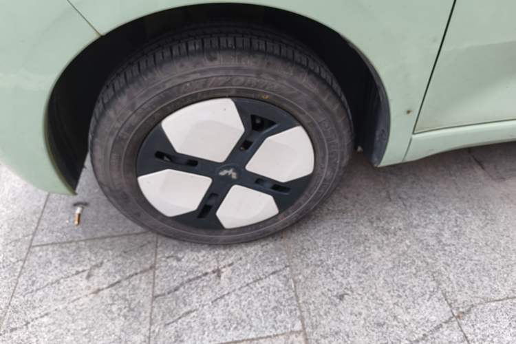 Used Wuling Hongguang MINIEV 2024 3rd Generation 215km Advanced Version Left Front Wheel Hub