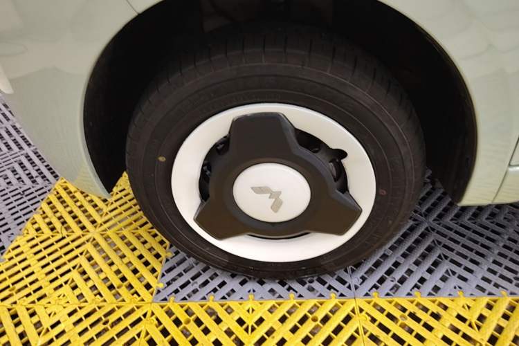 Used Wuling Hongguang MINIEV 2024 3rd Generation 215km Youth Edition Left Front Wheel Hub