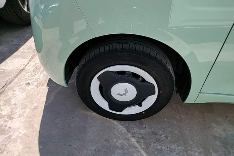 Used Wuling Hongguang MINIEV 2024 3rd Generation 215km Youth Edition Left Front Wheel Hub