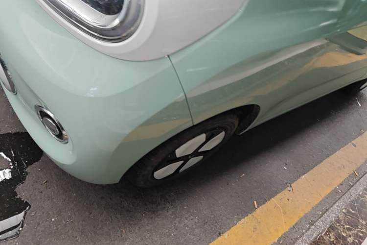 Used Wuling Hongguang MINIEV 2024 3rd Generation 215km Advanced Version Left Front Wheel Hub