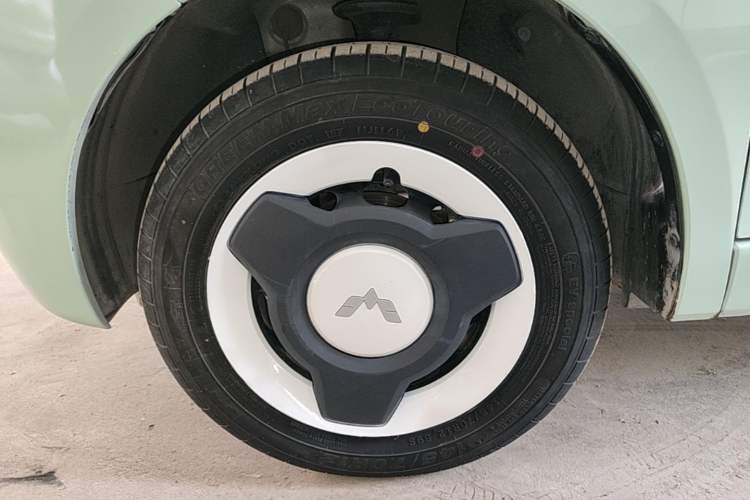 Used Wuling Hongguang MINIEV 2024 3rd Generation 215km Youth Edition Left Front Wheel Hub