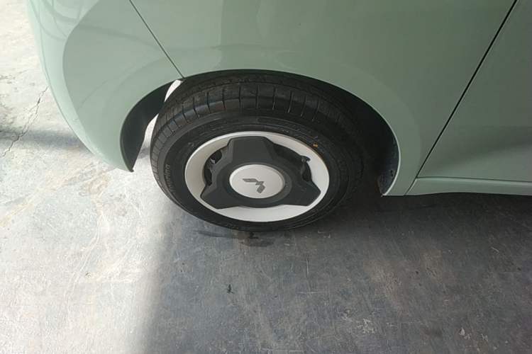 Used Wuling Hongguang MINIEV 2024 3rd Generation 215km Youth Edition Left Front Wheel Hub