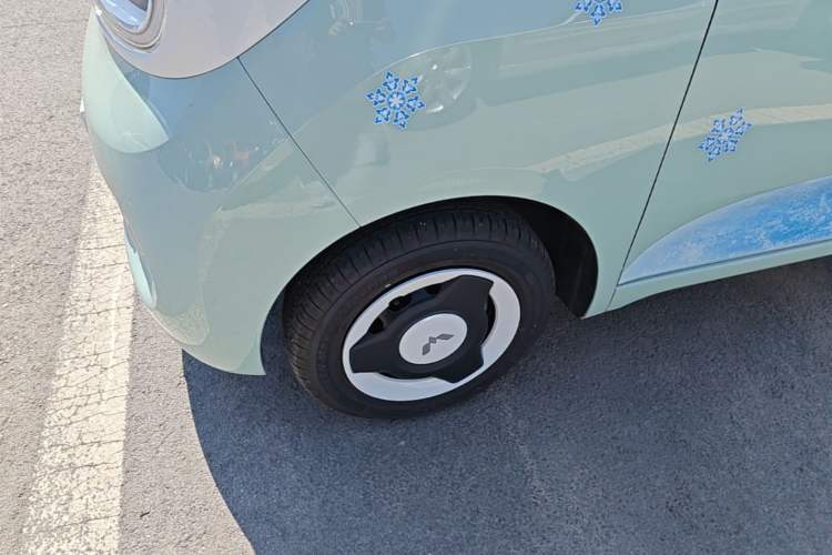 Used Wuling Hongguang MINIEV 2024 3rd Generation 215km Youth Edition Left Front Wheel Hub