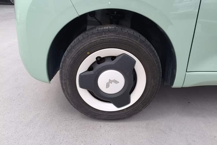 Used Wuling Hongguang MINIEV 2024 3rd Generation 215km Youth Edition Left Front Wheel Hub