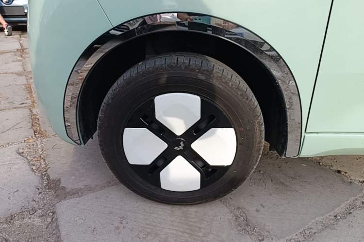 Used Wuling Hongguang MINIEV 2024 3rd Generation 215km Advanced Version Left Front Wheel Hub