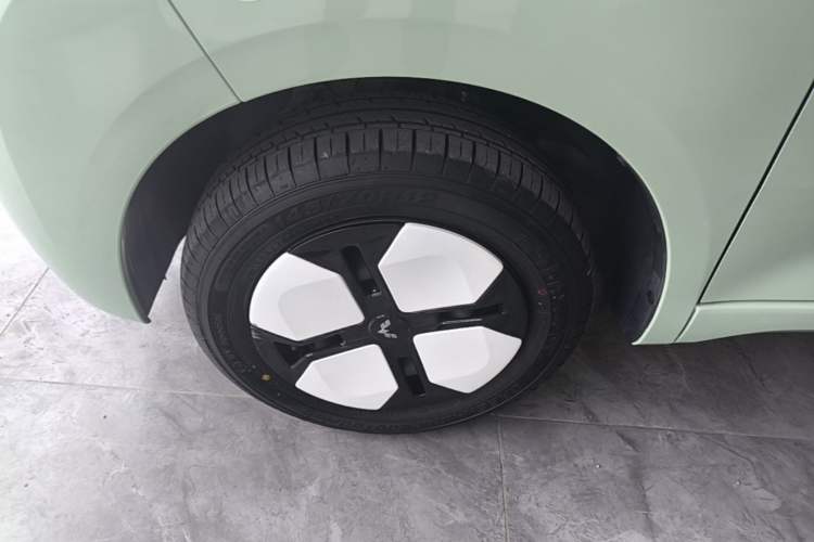Used Wuling Hongguang MINIEV 2024 3rd Generation 215km Advanced Version Left Front Wheel Hub