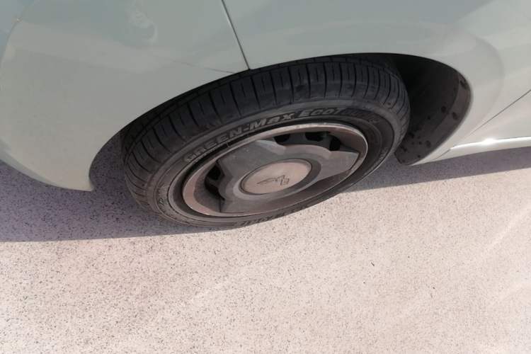 Used Wuling Hongguang MINIEV 2024 3rd Generation 215km Youth Edition Left Front Wheel Hub