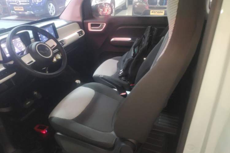 Used Wuling Hongguang MINIEV 2024 3rd Generation 215km Advanced Version Left Rear Seat