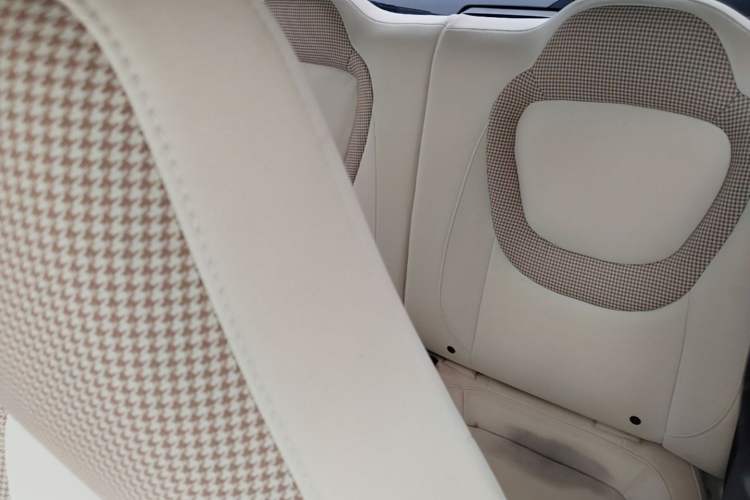 Used Wuling Hongguang MINIEV 2024 3rd Generation 215km Youth Edition Left Rear Seat