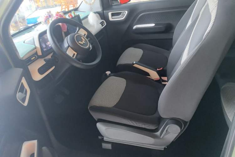 Used Wuling Hongguang MINIEV 2024 3rd Generation 215km Advanced Version Left Rear Seat