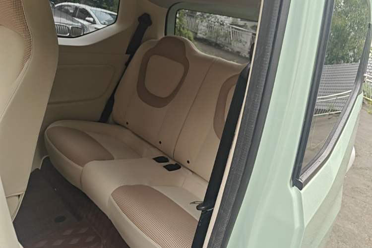 Used Wuling Hongguang MINIEV 2024 3rd Generation 215km Youth Edition Left Rear Seat