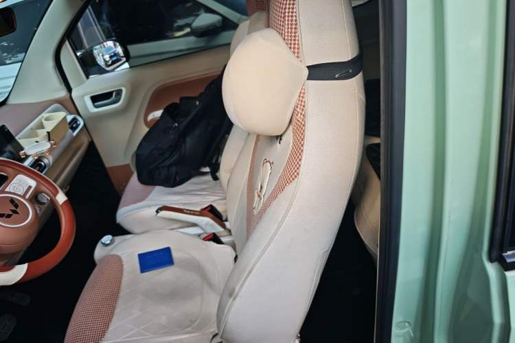 Used Wuling Hongguang MINIEV 2024 3rd Generation 215km Advanced Version Left Rear Seat