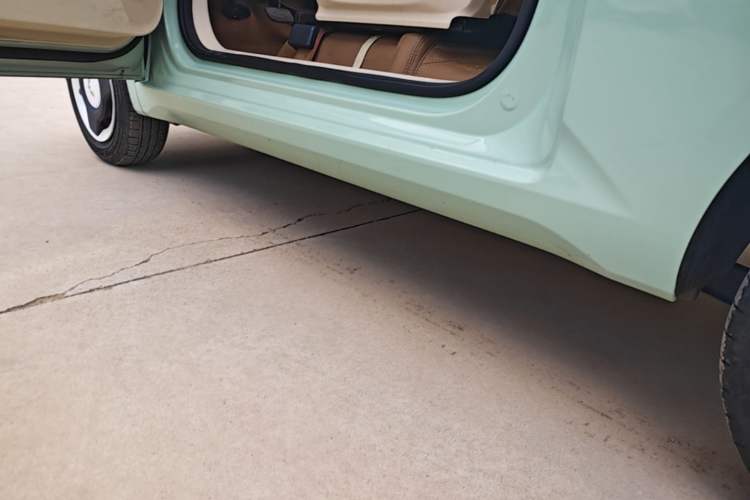 Used Wuling Hongguang MINIEV 2024 3rd Generation 215km Youth Edition Left Side Sill