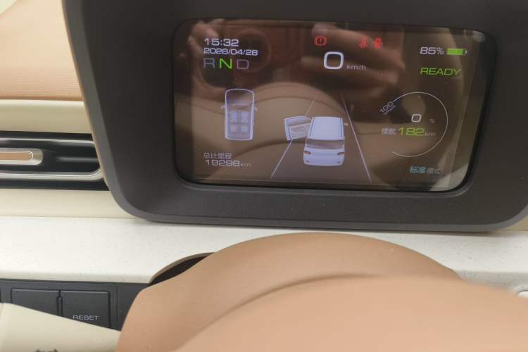 Used Wuling Hongguang MINIEV 2024 3rd Generation 215km Advanced Version Odometer Close Up
