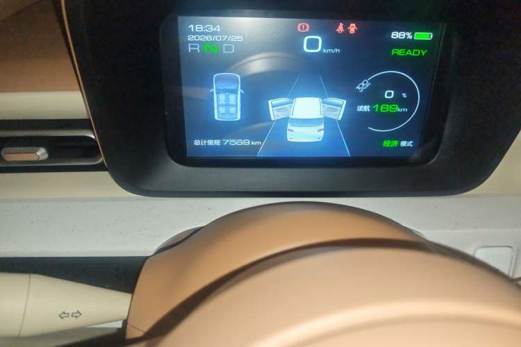 Used Wuling Hongguang MINIEV 2024 3rd Generation 215km Advanced Version Odometer Close Up