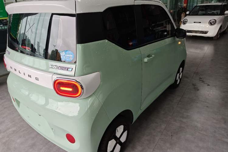 Used Wuling Hongguang MINIEV 2024 3rd Generation 215km Advanced Version Rear Right 45 Deg