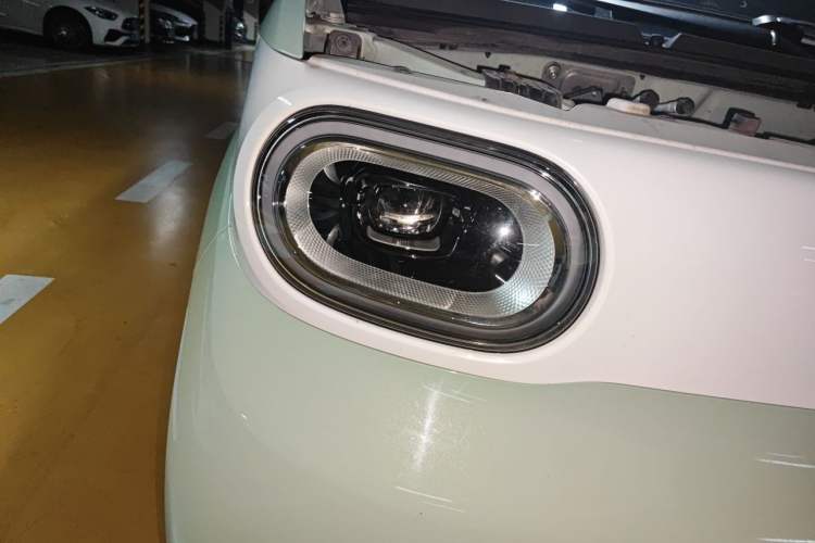 Used Wuling Hongguang MINIEV 2024 3rd Generation 215km Youth Edition Right Front Headlight