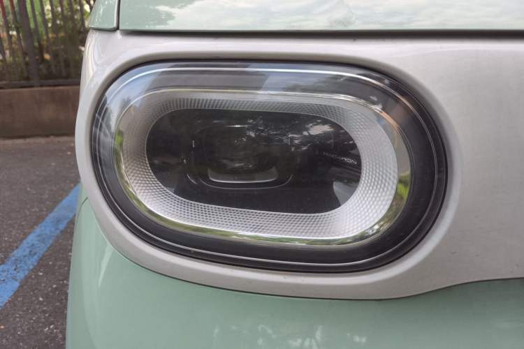 Used Wuling Hongguang MINIEV 2024 3rd Generation 215km Advanced Version Right Front Headlight
