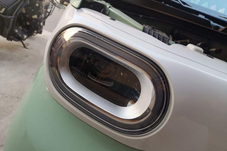 Used Wuling Hongguang MINIEV 2024 3rd Generation 215km Youth Edition Right Front Headlight