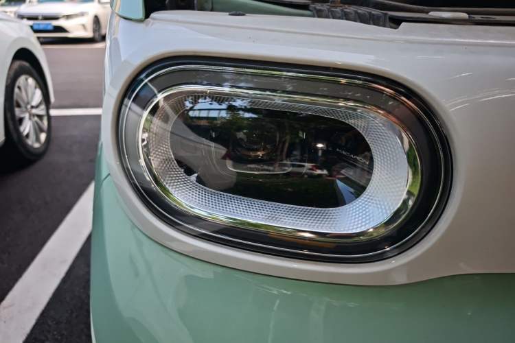 Used Wuling Hongguang MINIEV 2024 3rd Generation 215km Advanced Version Right Front Headlight