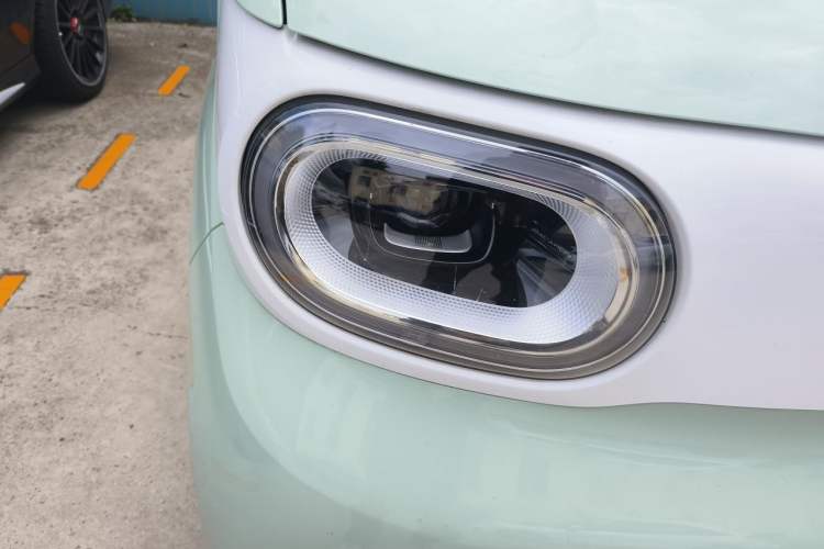 Used Wuling Hongguang MINIEV 2024 3rd Generation 215km Advanced Version Right Front Headlight