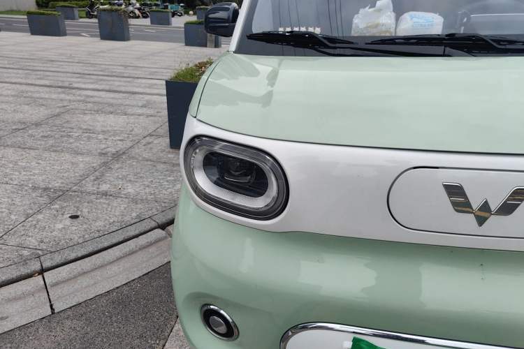 Used Wuling Hongguang MINIEV 2024 3rd Generation 215km Advanced Version Right Front Headlight