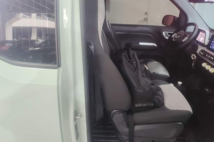 Used Wuling Hongguang MINIEV 2024 3rd Generation 215km Advanced Version Right Front Seat