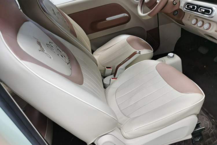 Used Wuling Hongguang MINIEV 2024 3rd Generation 215km Advanced Version Right Front Seat