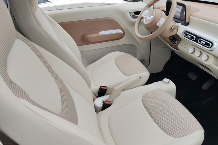 Used Wuling Hongguang MINIEV 2024 3rd Generation 215km Youth Edition Right Front Seat