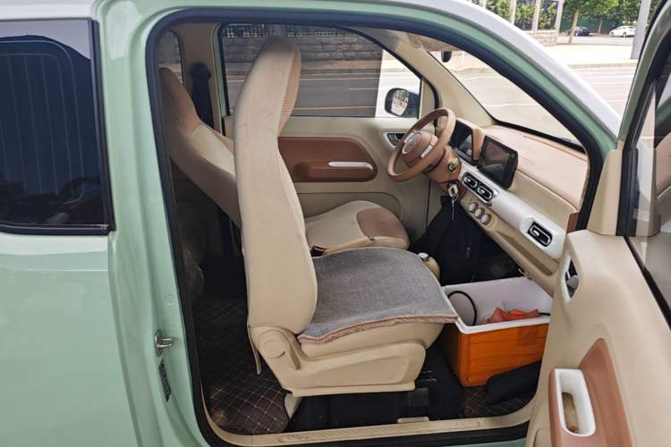 Used Wuling Hongguang MINIEV 2024 3rd Generation 170 km Right Front Seat