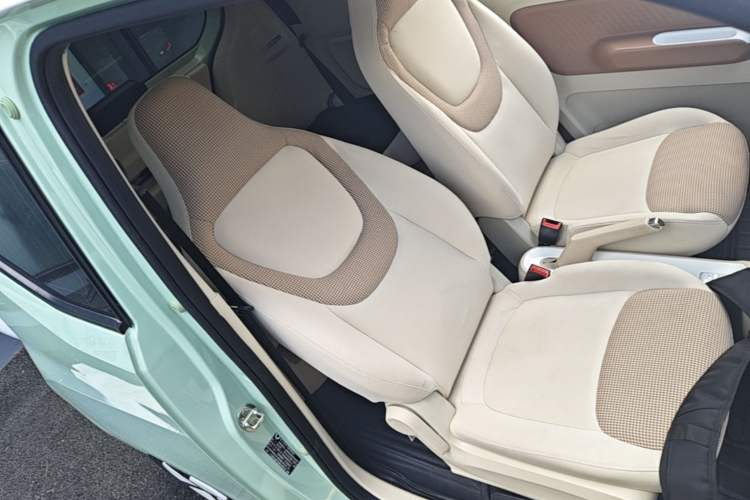 Used Wuling Hongguang MINIEV 2024 3rd Generation 215km Advanced Version Right Front Seat
