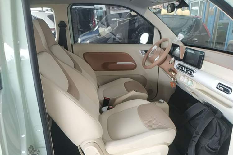Used Wuling Hongguang MINIEV 2024 3rd Generation 215km Advanced Version Right Front Seat