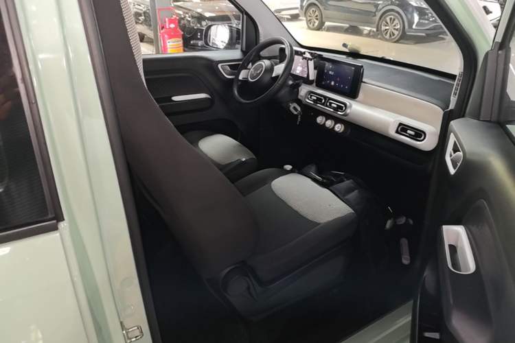 Used Wuling Hongguang MINIEV 2024 3rd Generation 215km Advanced Version Right Front Seat