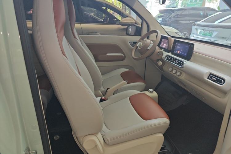 Used Wuling Hongguang MINIEV 2024 3rd Generation 215km Advanced Version Right Front Seat