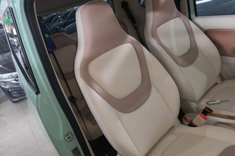 Used Wuling Hongguang MINIEV 2024 3rd Generation 215km Advanced Version Right Front Seat