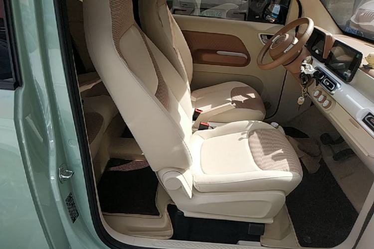Used Wuling Hongguang MINIEV 2024 3rd Generation 215km Advanced Version Right Front Seat