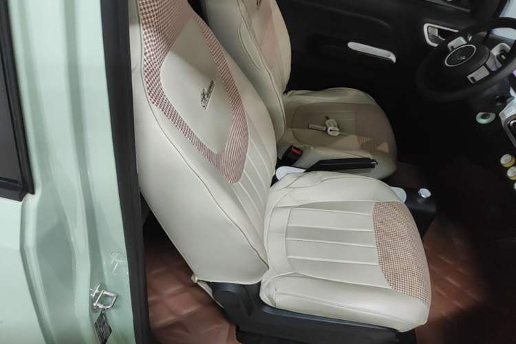 Used Wuling Hongguang MINIEV 2024 3rd Generation 170 km Right Front Seat