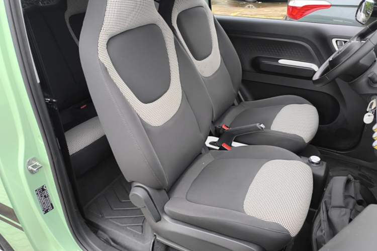 Used Wuling Hongguang MINIEV 2024 3rd Generation 215km Advanced Version Right Front Seat
